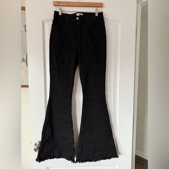 NWOT - Pink Lily - Black Raw Hem Flare Jeans - Size 27 - Picture 1 of 7